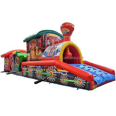Amusez les enfants avec ce parcours d'obstacles gonflables au parc d'attractions de Fun City