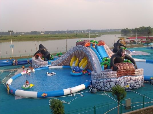 Conception extérieure Grand château gonflable pour enfants Parcs de jeux Parfait pour un hôtel de villégiature