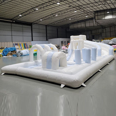 Cours d'obstacles en extérieur en PVC blanc unisexe équipement de jeu gonflable pour jeux pour enfants toboggan à eau gonflable avec piscine