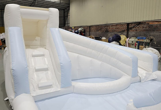 Cours d'obstacles en extérieur en PVC blanc unisexe équipement de jeu gonflable pour jeux pour enfants toboggan à eau gonflable avec piscine