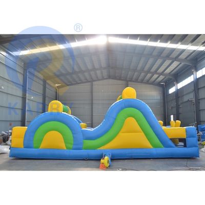 Cours d'obstacles gonflable de taille personnalisée et jeux de sport pour les enfants dans la cour extérieure