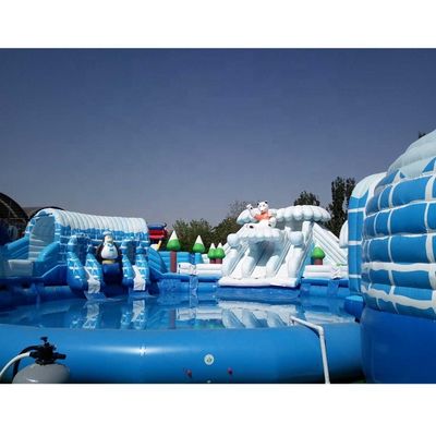 Parc aquatique mobile gonflable personnalisé avec piscine surdimensionnée amusant thème ours polaire