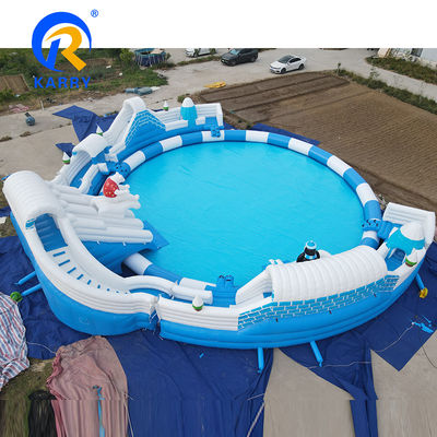 Parc aquatique mobile gonflable personnalisé avec piscine surdimensionnée amusant thème ours polaire