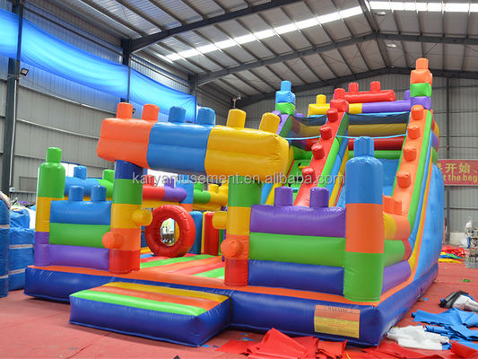 Colorier des enfants glisse gonflables Blocs de construction combinaison rebond glisse pour les adultes