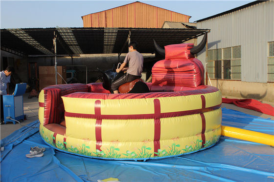 Taureau de rodéo mécanique gonflable portable pour le parc d'attractions