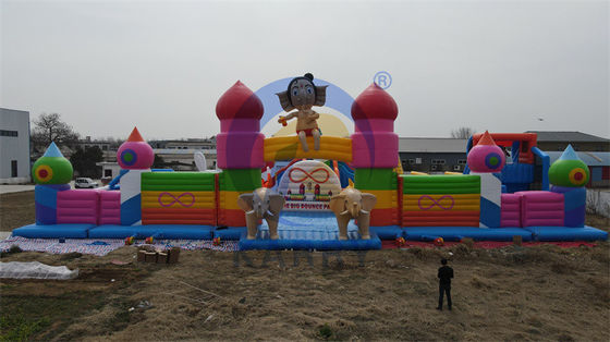 Coupe d'obstacles gonflable avec souffleur Fun City avec escalier et toboggan