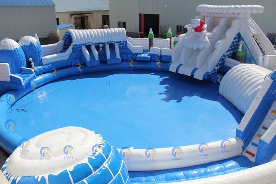 Profitez de l'eau intérieure avec un toboggan gonflable de 5 à 10 passagers et une grande piscine ronde