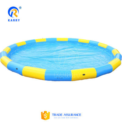 Divertissement aquatique Coffre gonflable Piscine Amusez-vous avec des bateaux ou des boules d'eau
