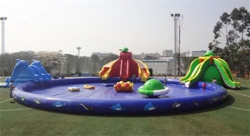 Conception d'un toboggan et d'une piscine gonflables durables pour le divertissement des enfants