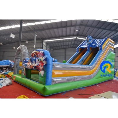 La ville de Karry est une aire de jeux bleue unisexe pour les enfants dans le parc gonflable géant.
