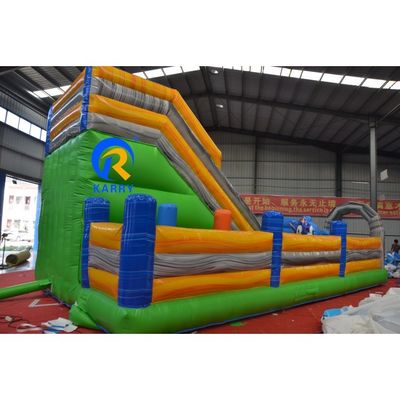 La ville de Karry est une aire de jeux bleue unisexe pour les enfants dans le parc gonflable géant.