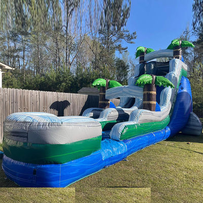 Saut à l'air gonflable en PVC avec piscine