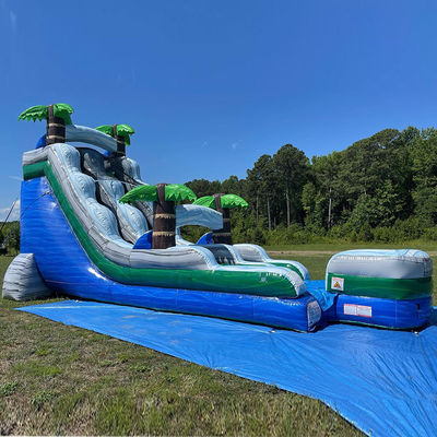 Saut à l'air gonflable en PVC avec piscine