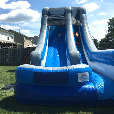 Glissière pneumatique en PVC bleu avec piscine et design passionnant