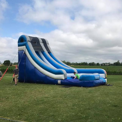 Glissière pneumatique en PVC bleu avec piscine et design passionnant