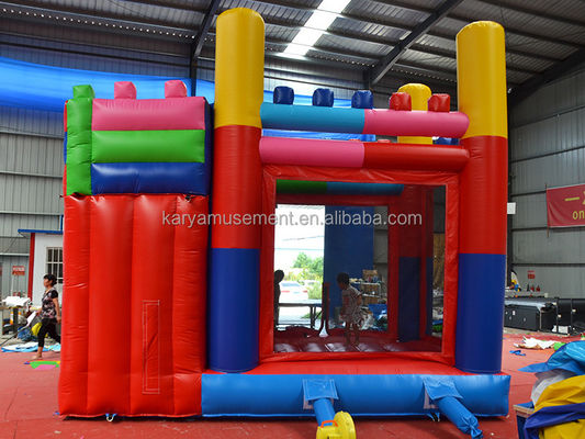 14 ans de plus Personnaliser Accepté Thème Bloc de bâtiment rouge Château gonflable avec toboggan et grande piscine de jeux en PVC