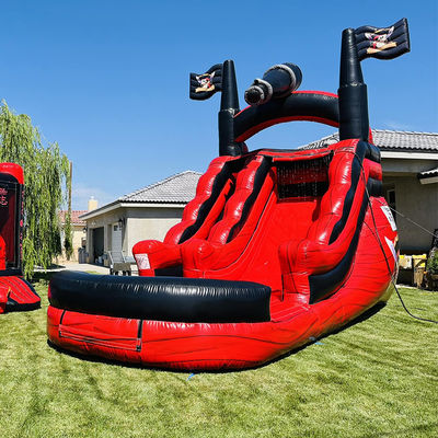 Logo personnalisé imprimé en PVC sur le thème du navire pirate Glisse d'eau gonflable avec piscine