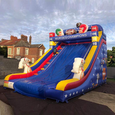 Location commerciale de toboggan gonflable avec thème de joueur de rugby et couleur personnalisée