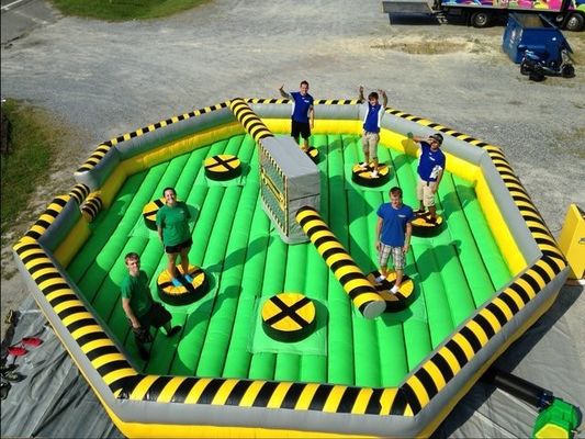 Caractéristiques PORTABLE Meltdown Défi gonflable Jeu de sport pour adultes PVC Saut amusant
