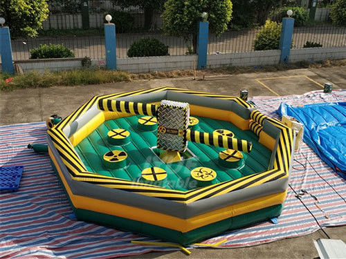 Caractéristiques PORTABLE Meltdown Défi gonflable Jeu de sport pour adultes PVC Saut amusant