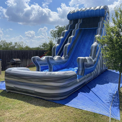 Location commerciale en plein air Glisse d'eau bleue en PVC gris marbre avec piscine et saut en rebond