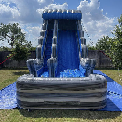 Location commerciale en plein air Glisse d'eau bleue en PVC gris marbre avec piscine et saut en rebond