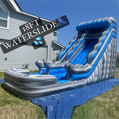 Location commerciale en plein air Glisse d'eau bleue en PVC gris marbre avec piscine et saut en rebond