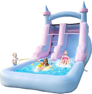 Entretien intérieur et extérieur Glissière gonflable de couleur claire avec piscine