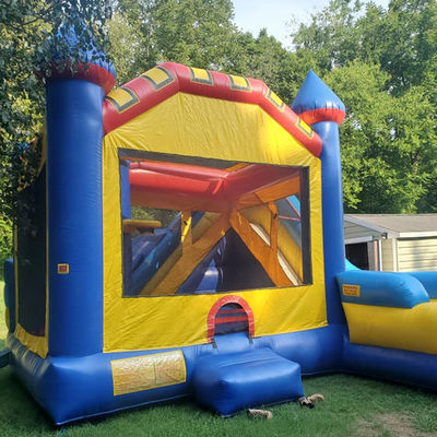 Trampoline pour enfants maison gonflable avec obstacle de glissement et piscine