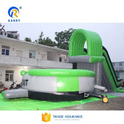 Glisse vert avec trampoline style chute libre, saut de cascade, airbag gonflable