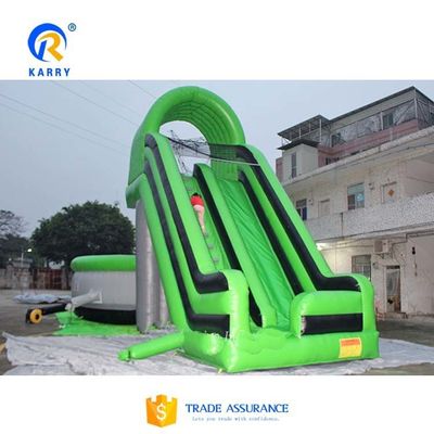Glisse vert avec trampoline style chute libre, saut de cascade, airbag gonflable