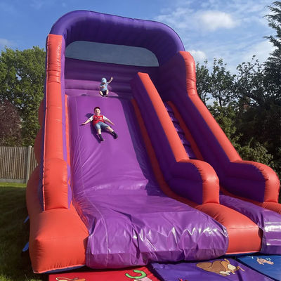 Glissière à saut en terrasse pour enfants et adultes Glissière à eau en PVC violet