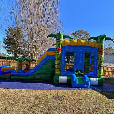 Jeux de trampoline à saut pour enfants Green inflatable Tiki Huk Castle Combo Slide Pool