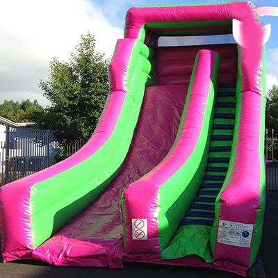 Grand toboggan gonflable en couleur personnalisée pour une occasion commerciale au parc aquatique
