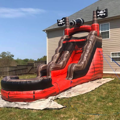 Équipement de parc aquatique de loisirs toboggan aquatique pirate gonflable avec piscine PVC commercial
