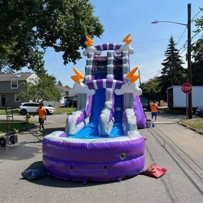 Jeux pour enfants Parc aquatique gonflable d'été avec piscine et toboggan aquatique violet