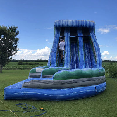 Parc aquatique extérieur en forme d'onde gonflable avec double glissière en PVC bleu