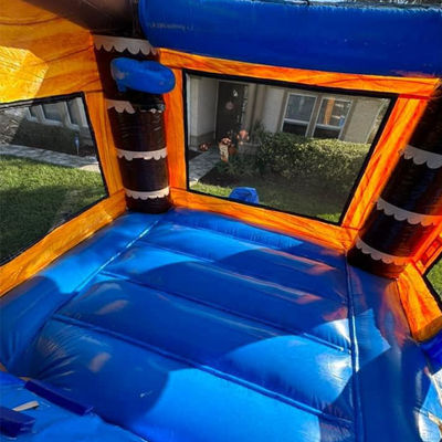 Maison gonflable avec piscine et palmier
