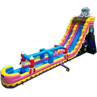 Piscine gonflable à thème astronaute commercial avec grand toboggan à eau et long toboggan à fusée
