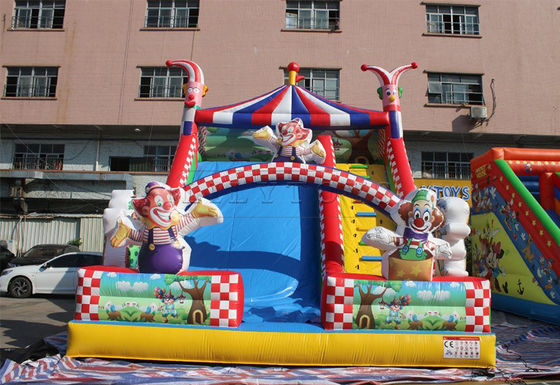 Glissière sèche gonflable commerciale avec logo personnalisé Glissière de saut de clown de cirque de carnaval