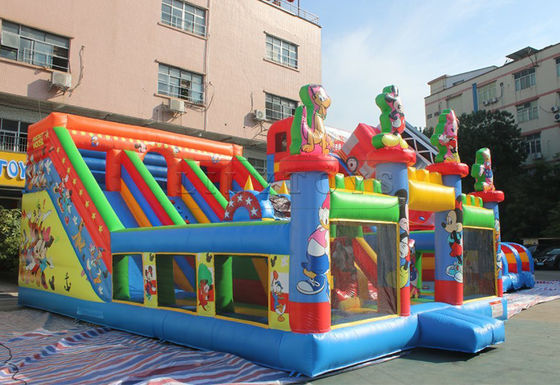 Glissière sèche gonflable commerciale avec logo personnalisé Glissière de saut de clown de cirque de carnaval