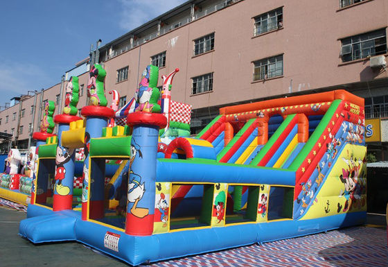Glissière sèche gonflable commerciale avec logo personnalisé Glissière de saut de clown de cirque de carnaval