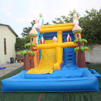 Capacité maximale 100-500 kg Château gonflable avec glissière humide pour piscine intérieure