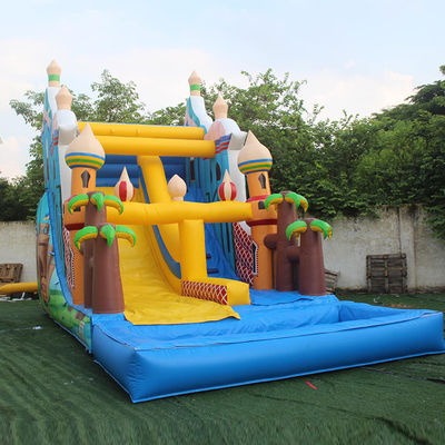 Capacité maximale 100-500 kg Château gonflable avec glissière humide pour piscine intérieure