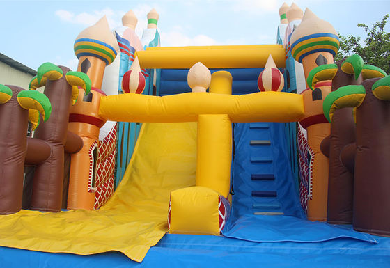 Capacité maximale 100-500 kg Château gonflable avec glissière humide pour piscine intérieure