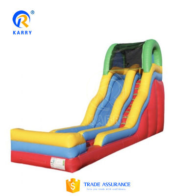 Location commerciale intérieure toboggan gonflable avec piscine en été