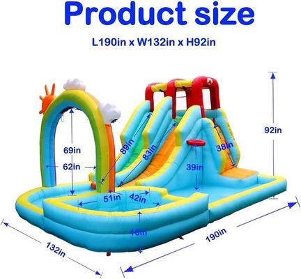 Rideau d'eau arc-en-ciel et grimpe-roche gonflable à l'eau double toboggan Jeu de parc pour enfants
