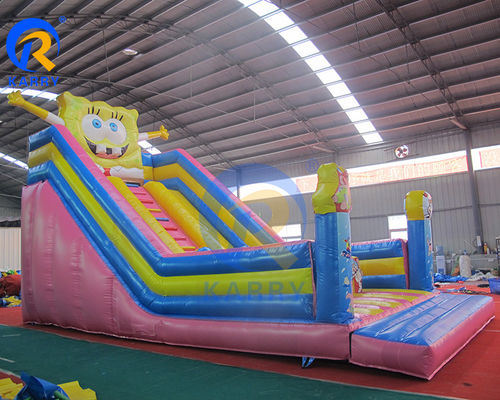 Maison gonflable en PVC et toboggan sec pour les fêtes à louer à l'intérieur 8x3x5m