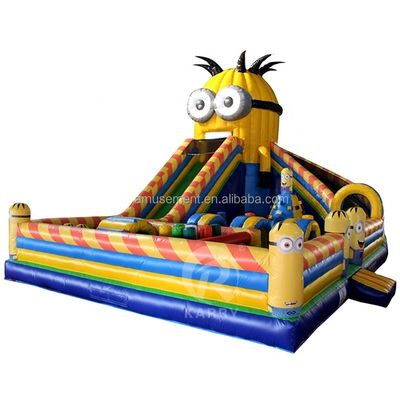 Les kits de réparation comprennent un grand château gonflable avec glissement gonflable et un parcours d'obstacles