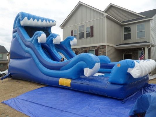 Glissière gonflable en PVC bleu de 18 pieds avec piscine